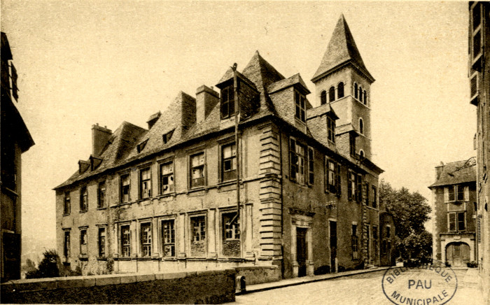 L’image représente le Parlement de Navarre à Pau au début du XXe siècle