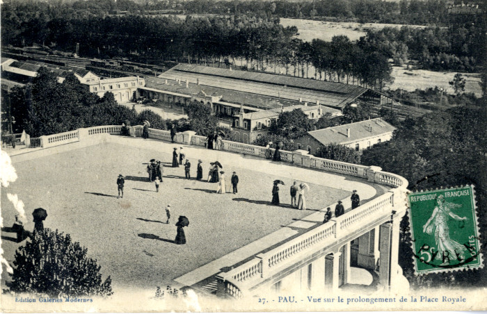 Vue plongeante sur le prolongement de la place royale